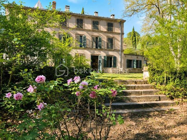 Maison 18 pièces 550 m²