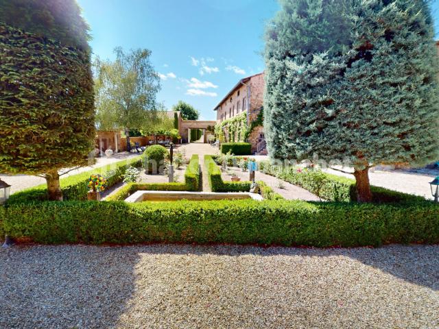 Maison 18 pièces 613 m²