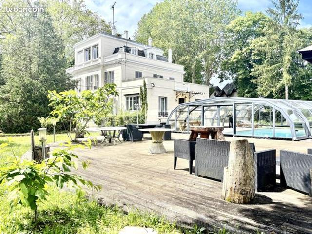 Maison 18 pièces 560 m²