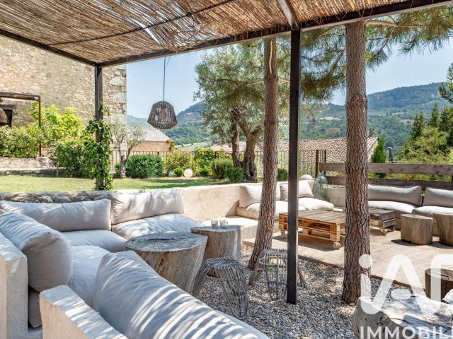 Maison 18 pièces 596 m²