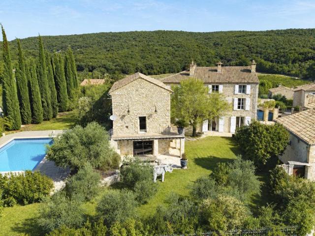 Maison 18 pièces 953 m²