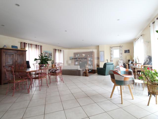 Maison 195 m2 avec batiment de 1000 m2 sur 3 hectares de ter