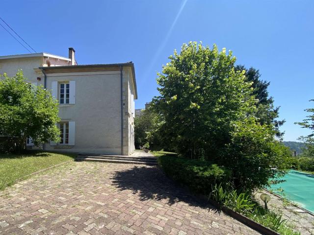 Maison 198 M2, 5 Chambres, Carport, Piscine Et Terrain De 13. 198m² Agen