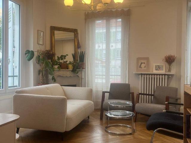 Maison 1900 rénovée par architecte – 95 m² – Meublée – Proche RER E