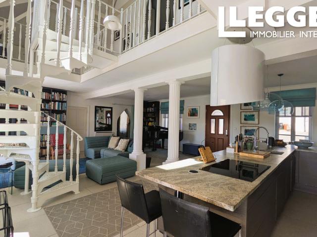 Maison 1930 avec vue lac, jardins en terrasses, balcon, piscine et vaste espace de vie lumineux et ouvert