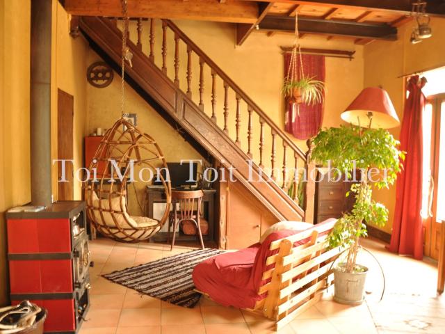 Maison 1930 F3 de 81 m2 env deux niveaux sur parcelle de 334 m2 de terrain à Carnas