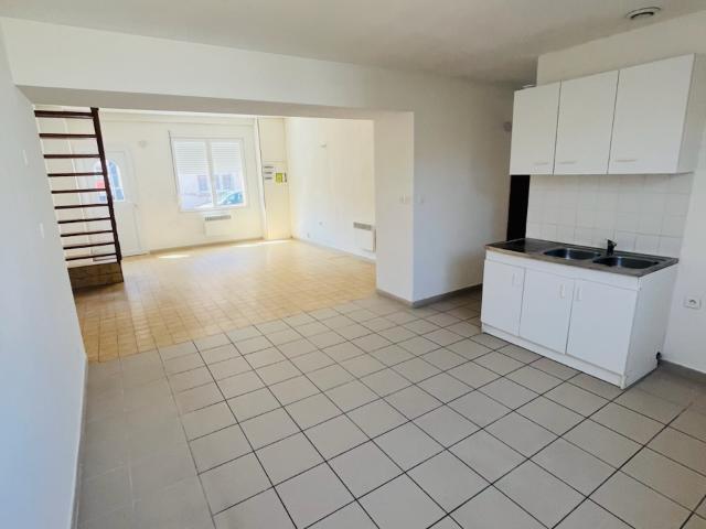 Maison 1 chambre, bureau, jardin et grand garage Labeuvrière