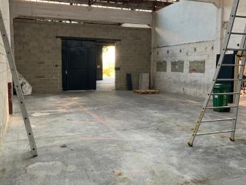 Maison 1 pièce, 210 m² à louer à Nîmes 30000