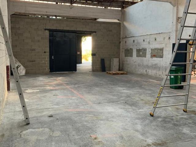 Maison 1 pièce, 210 m² à louer à Nîmes 30000
