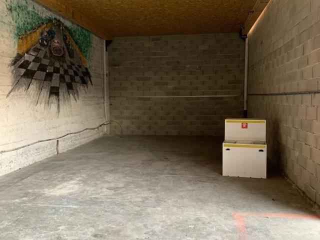 Maison 1 pièce, 210 m² à louer à Nîmes 30000