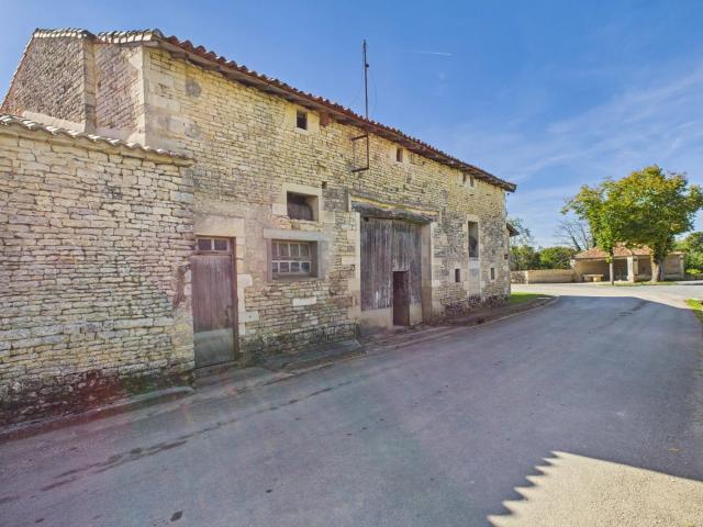 Maison 1 pièce 270 m²