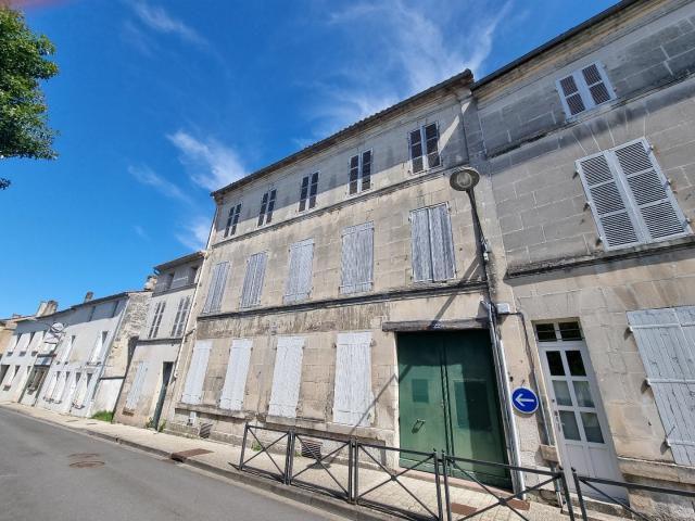 Maison 1 pièce 359 m²