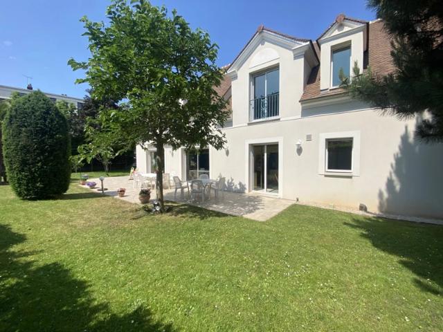 Maison 1er étage 261 m2