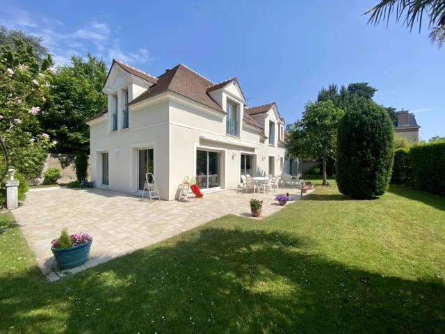Maison 1er étage 261 m2