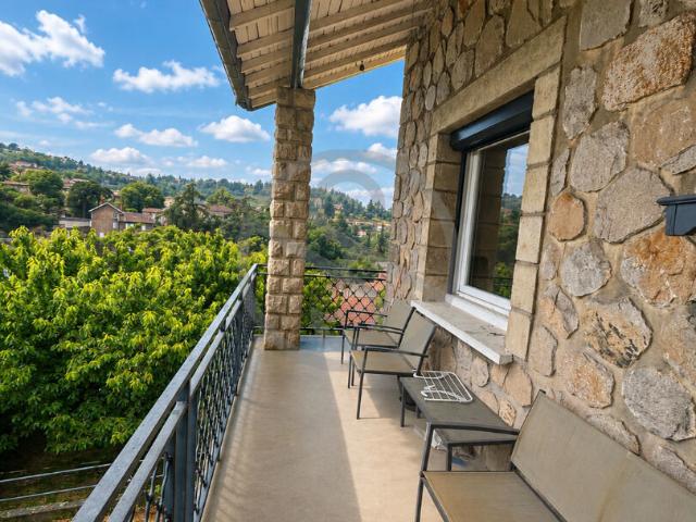 Maison 8 pièces 250 m²
