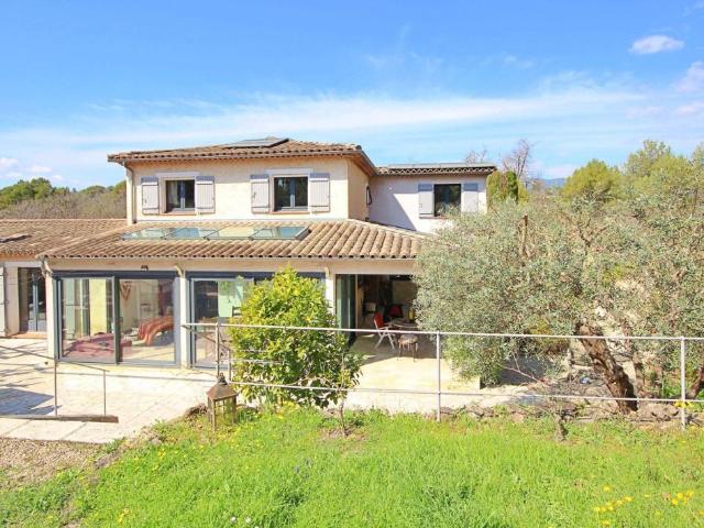 Maison 7 pièces 196 m²
