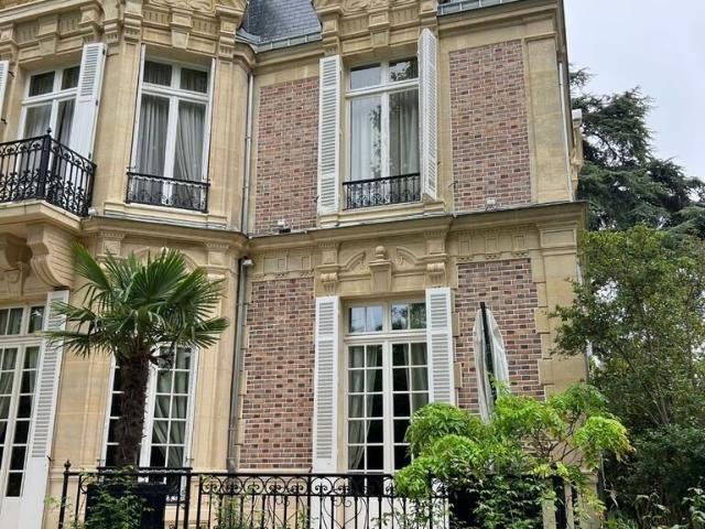 Maison 20 pièces, 1000 m² à louer à Croissy sur Seine 78290
