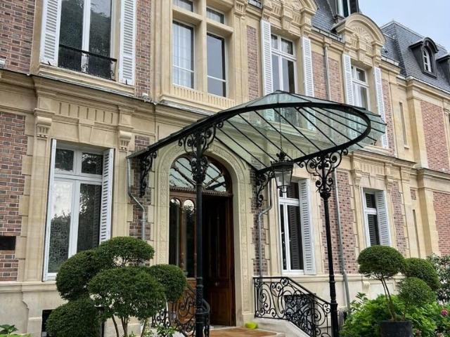 Maison 20 pièces, 1000 m² à louer à Croissy sur Seine 78290