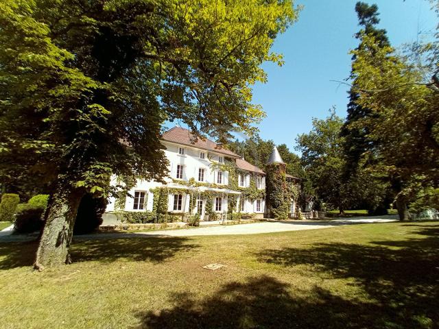 Maison 20 pièces 1 200 m²
