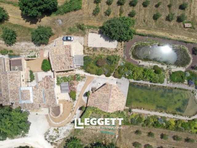 Maison 20 pièces 710 m²