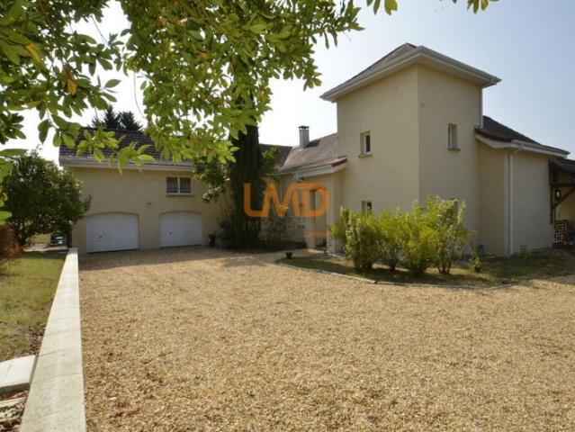 Maison 215 m² et appartement indépendant, grand terrain avec pis