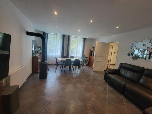 Maison 215m2 rénovée 5 chambres bâtie sur 1615m2
