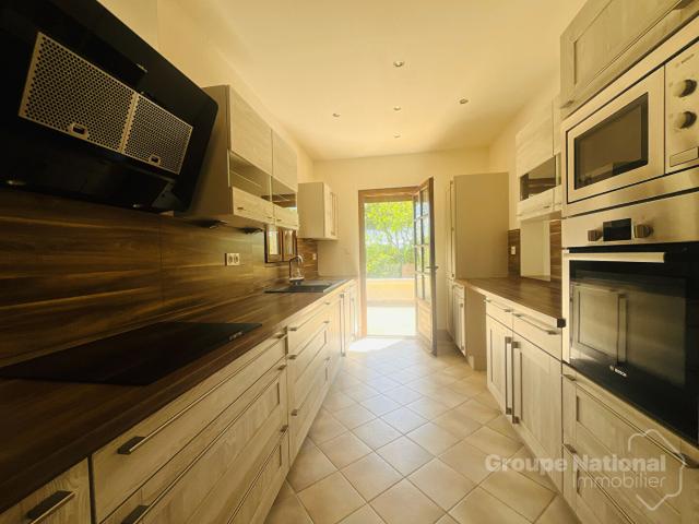 Maison 216m2 sur 2734m2 de terrain avec piscine Vallée de la Céze