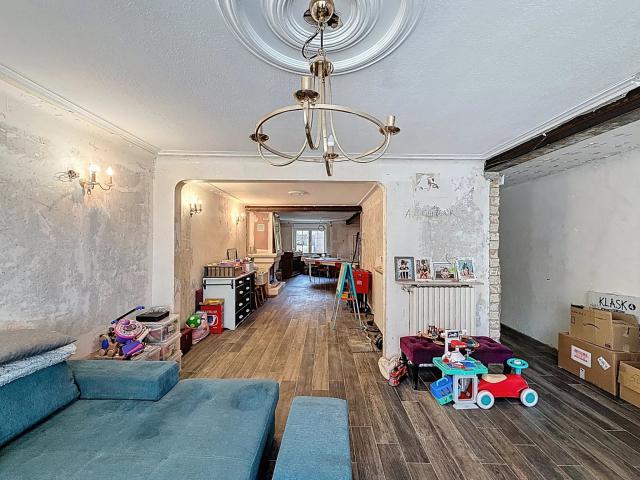 MAISON 211 M2 ENTRANGE 354.000,00 euros