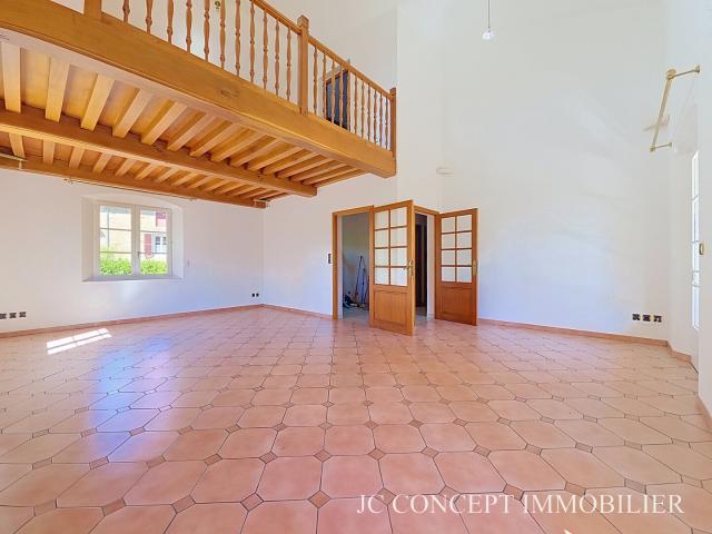 Maison 212 m² 6 chambres sur 2000 m²