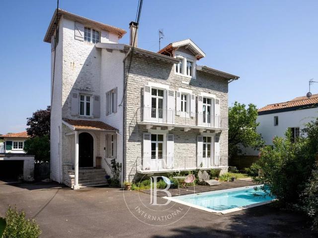 Maison 21 pièces 273 m²