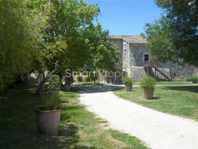 Maison 21 pièces 570 m²