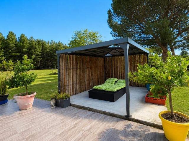 Maison 225 m2 PISCINE 26 915 m² de terrain Dépendances