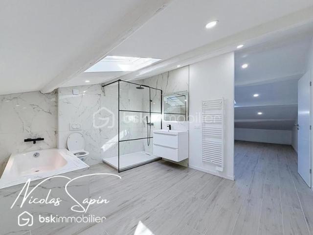 Maison 220m2 5 chambres entièrement rénovée au centre de Varces