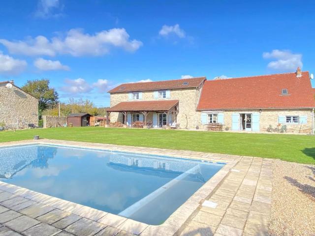 Maison 22 pièces 342 m²