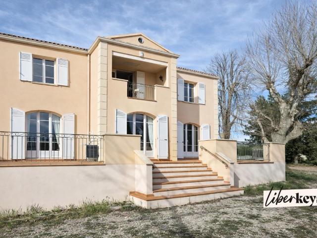 Maison 7 pièces 236 m²