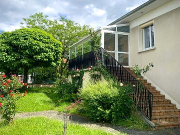Maison 230m2 avec véranda, ascenseur, garages, à 3 min du village