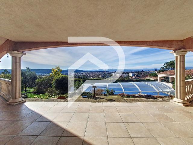 Maison 23 pièces 575 m²