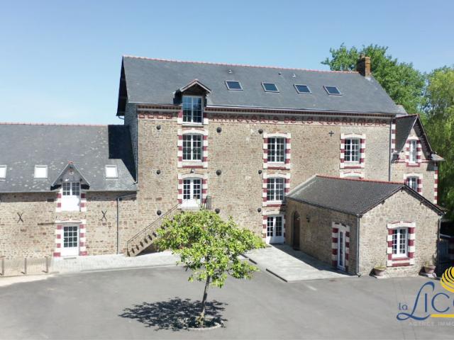Maison 23 pièces 878 m²
