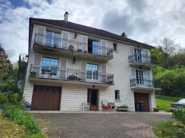 Maison 24 pièces 330 m²