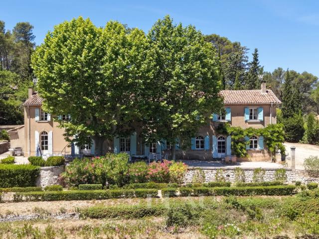 Maison 24 pièces 336 m²