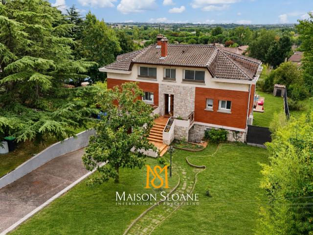 Maison 8 pièces 257 m²