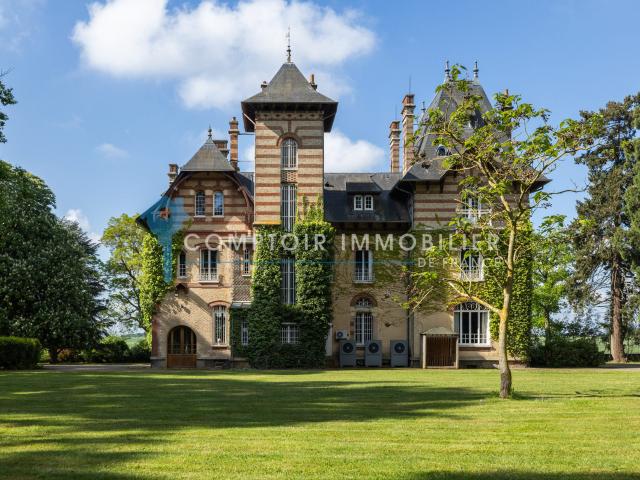 Maison 25 pièces 1 000 m²