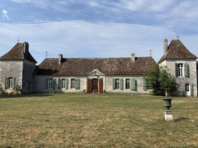 Maison 25 pièces 667 m²