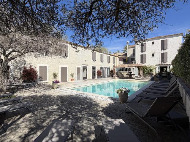 Maison 25 pièces 600 m²