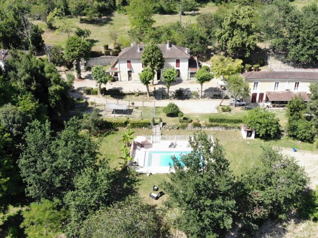 Maison 25 pièces 600 m²