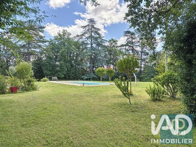 Maison 25 pièces 610 m²