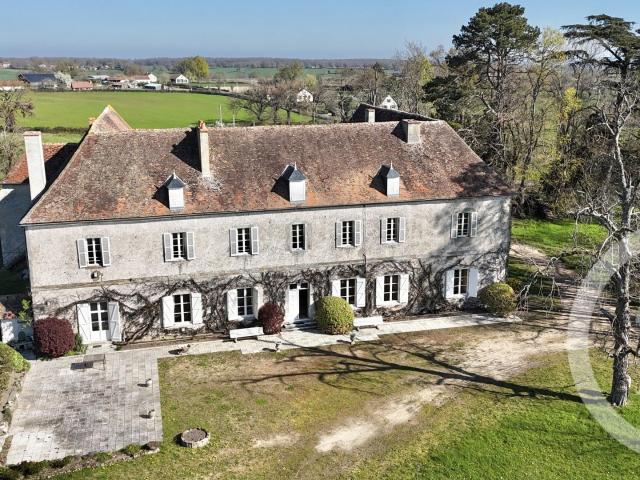 Maison 25 pièces 785 m²