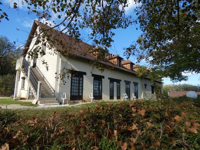 Maison 25 pièces 830 m²