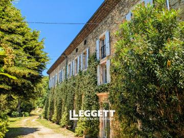 Maison 25 pièces 946 m²