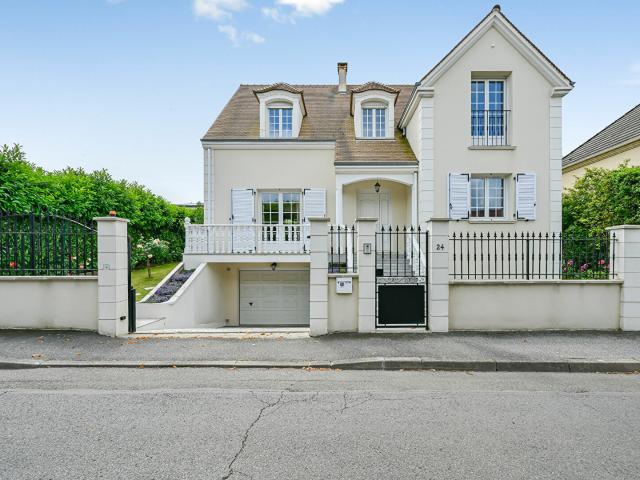 Maison 7 pièces 340 m²